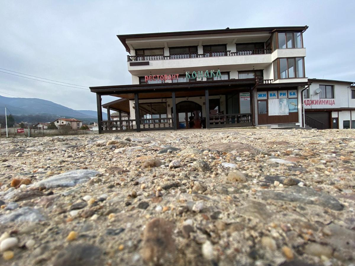 Семеен Хотел Конака Asenovgrad Exterior foto