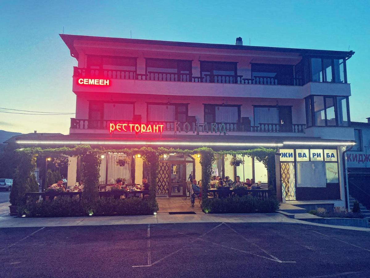 Семеен Хотел Конака Asenovgrad Exterior foto